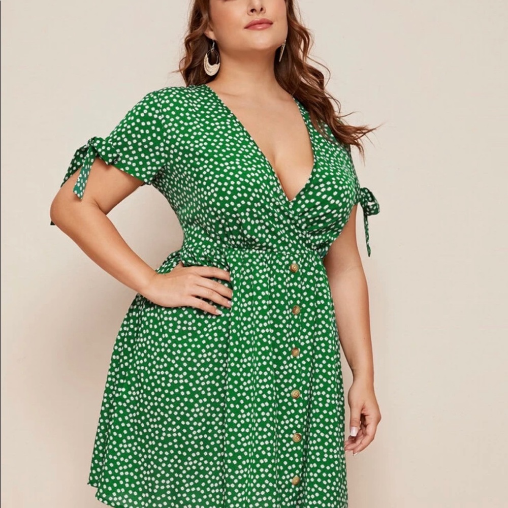 Women’s plus size daisy summer dress NEW